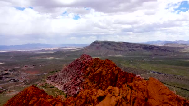Vue Aérienne Drone Survolant Sommet Des Montagnes Red Rock Canyon — Video