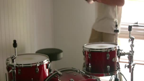 Drummer Preparing His Drum Kit Practice Later While Natural Light — Stock videók