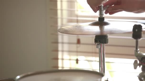 Drummer Installing Hat Cymbal Stand Hat Stand — Vídeos de Stock