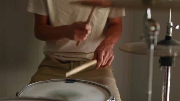 Baterista Praticando Rudimentos Seu Kit Bateria Casa — Vídeo de Stock