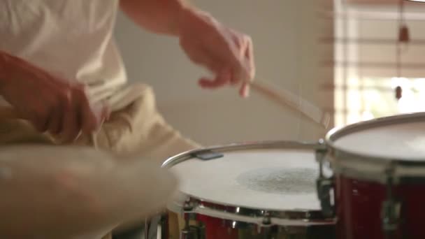 Drummer Practicing Medium Speed Parradiddle Snare Drum — Stockvideo