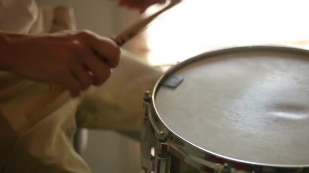 Drummer Close Playing Snare Drum Rudiments Perfecting His Technique Fast — Stock videók