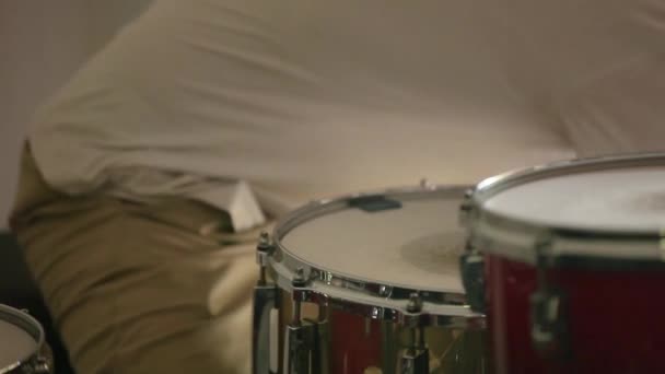 Drummer Preparing Tuning Snare Drum Best Sound Possible Practice Begins — Vídeo de stock