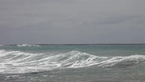 Distant Waves Rolling Crashing Rocks Beach Surrounding — Stockvideo