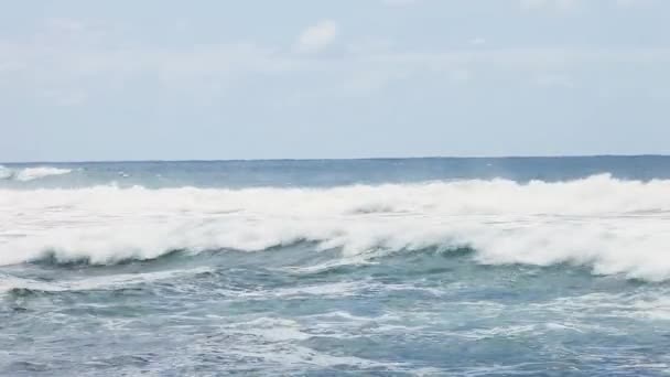 Rough Tide Waves Australian Coastline Slightly Overcast Day While Sun — Stockvideo
