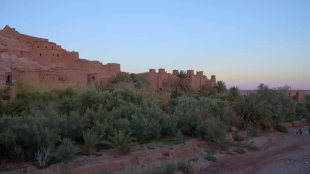 Βραδινή Θέα Της Αρχαίας Kasbah Ait Ben Haddou Στο Μαρόκο — Αρχείο Βίντεο