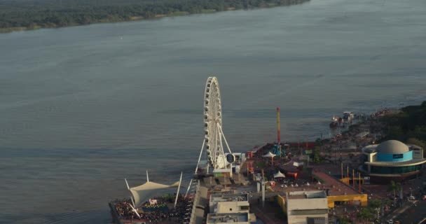 Perla Ferris Wheel Aerial Travelling Out Malecon Guayaquil City Ecuador — Vídeos de Stock