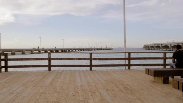 Couple Sitting Bench Dock — Vídeo de Stock