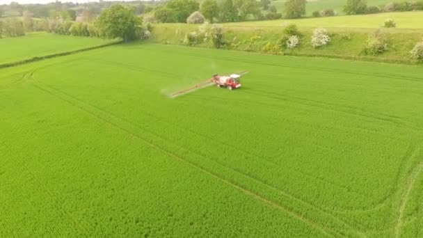 Front View Tractor Irrigating Crop Spraying Field Herbicide Pesticide Fertiliser — 图库视频影像