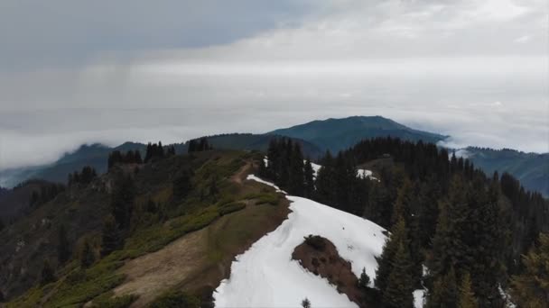 Aerial Mountain Peak Mountain Valley Horizon While Rainy Weather — Stock video