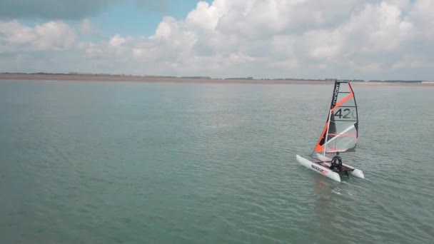 Man Sailing His Catamaran Sea Drone Pans Side Beautiful Coastal — Stok video