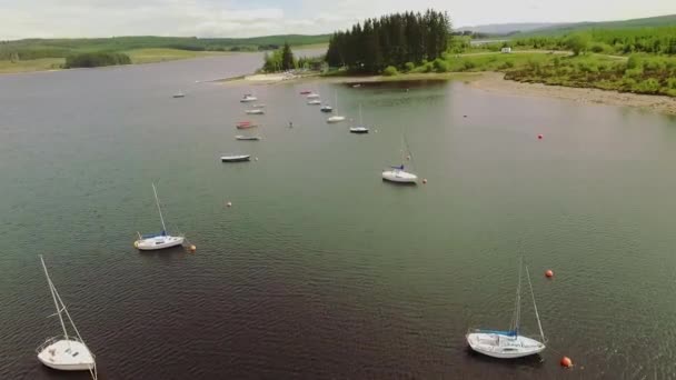 Fishing Boats Moored Lake North Wales Llyn Brenig — стоковое видео