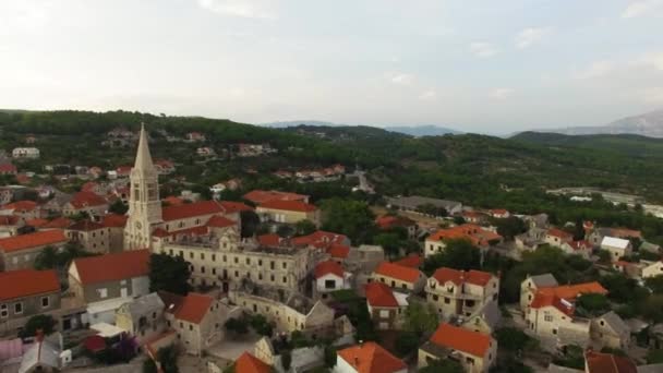 Αεροφωτογραφία Εκκλησίας Στο Νησί Sumartin Brac Croatia Europe — Αρχείο Βίντεο