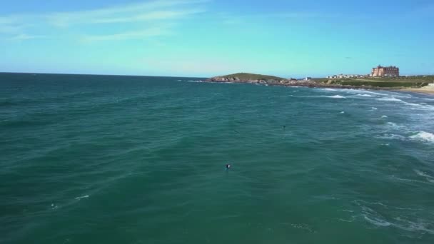 Surfers Getting Ready Catch Wave Cornwall — 图库视频影像