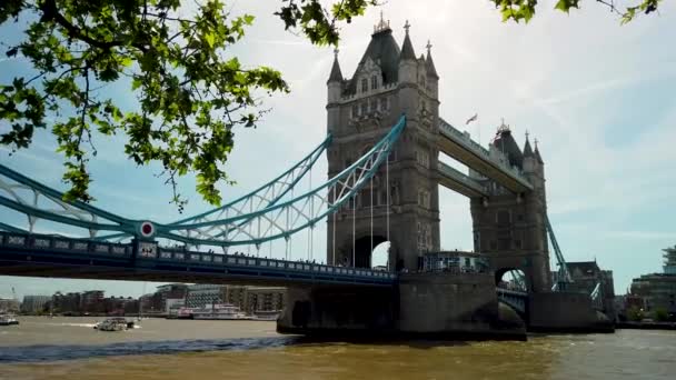 Tower Bridge Located River Thames London England — стоковое видео