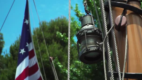 Tight Shot Lantern Mast Star American Flag Out Focus Old — 图库视频影像