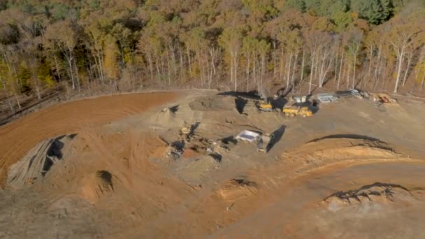 View Construction Large Yellow Earth Moving Equipment Early Morning Surrounded — Stock video