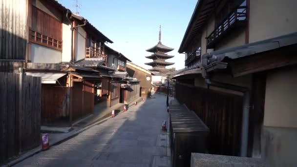 Slide Hide Popular Traditional Japanese Pagoda Empty Street Tourists People — Stock videók