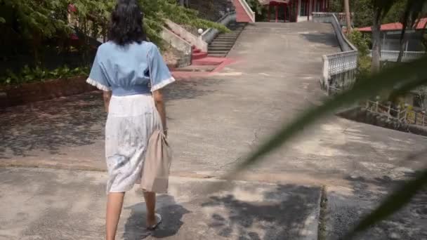 Woman Walk Chinese Asian Temple Area — Videoclip de stoc