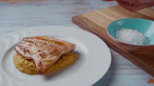 Serving Healthy Mashed Sweet Potato Coconut Milk Grilled Salmon Clip — Stockvideo