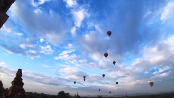 Bagan Burma Myanmar Hot Air Balloons Temples Pagodas Panning Wide — 비디오