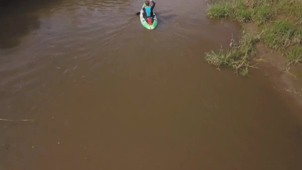 Man Kayaking Meandering River Drone Closely Follows Pans Reveal Beautiful — 图库视频影像