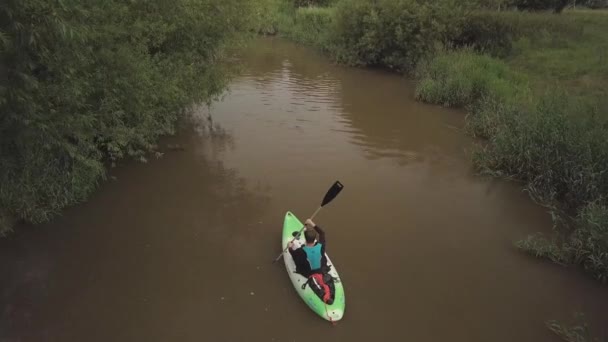 Man Kayaking Meandering River Reeds Bushs Trees Either Bank Drone — Stok video