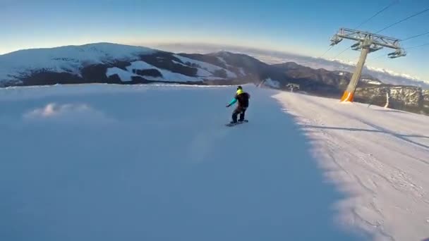 Back View High Speed Snowboarder Amazing Tatra Mountain View Sunset — Vídeos de Stock