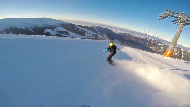 Back View Snowboarder Sliding High Speed Tatra Mountain Background Clear — Vídeo de Stock