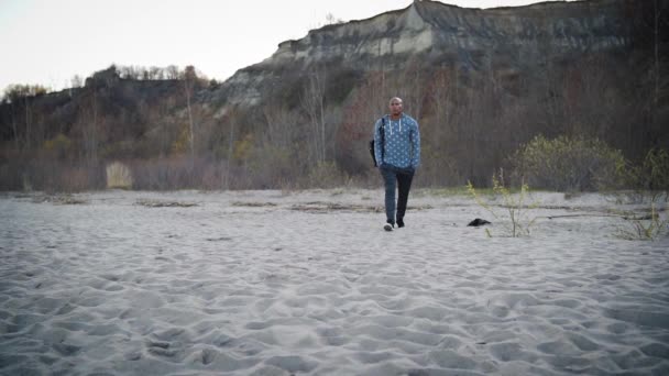 Attractive Man Walking Beautiful Beach Slow Motion — Video Stock