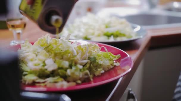 Pouring Olive Oil Healthy Salad Red Plate Parallax Shot — Stock video