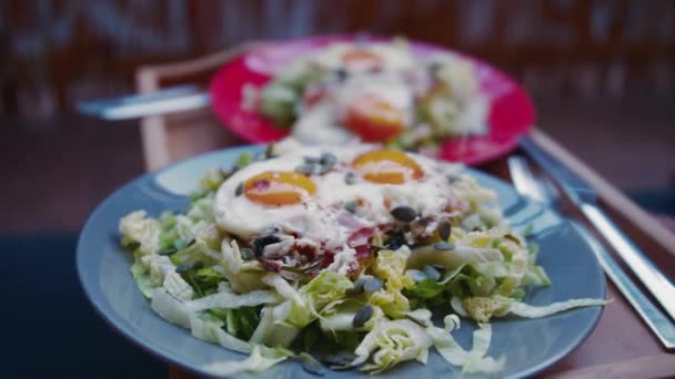 Two Portions Healthy Salad Eggs Smoked Chilli Clip Represents Healthy — ストック動画