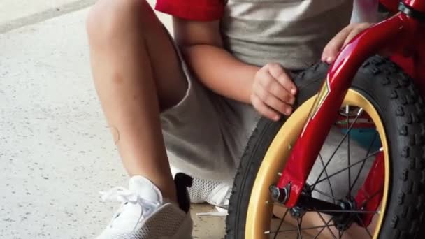 Young Boy Bike Tire Flat — Video Stock