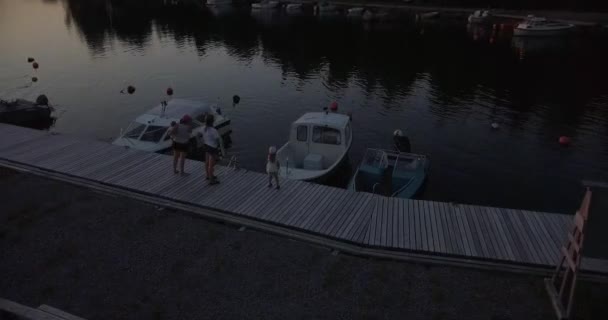 Aerial Sisters Kids Enjoying Golden Hour Sunset Harbor — Αρχείο Βίντεο