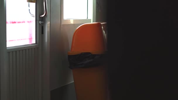 View Yellow Trash Garbage Bin Room Waste Container View Seat — Stockvideo