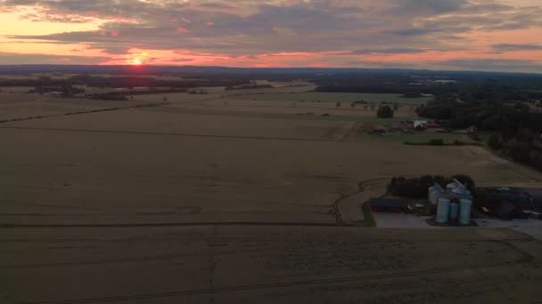 Drone Panning Fields Sunset — Vídeo de Stock