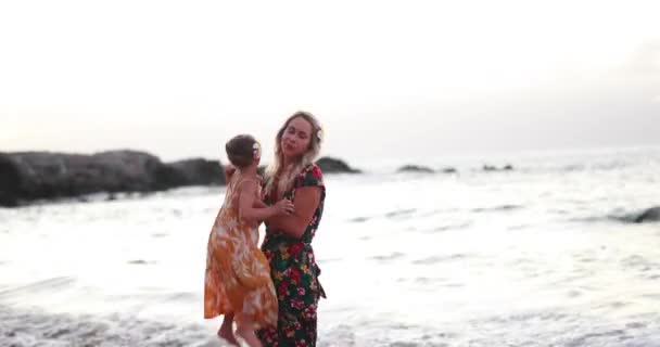 Mother Daughter Enjoy Some Time Together Beach Hawaii Maui — Video Stock