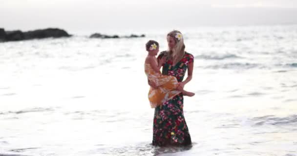 Mother Daughter Enjoy Family Time Sunset Beach Hawaii Maui Walking — Video Stock