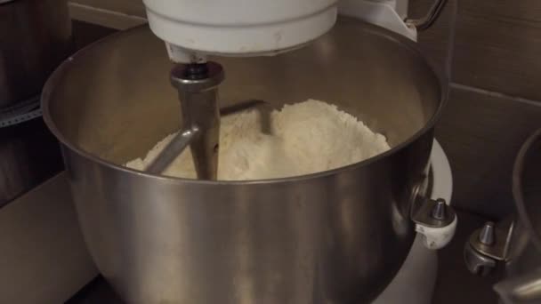 Mixing Flour Industrial Mixer Day Time Bakery — Vídeos de Stock