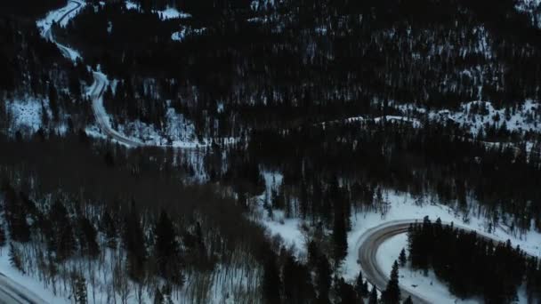 Aerial Forward Pan Shot Snowy Mountains Overlooking Horizon — Wideo stockowe