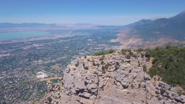 180 Degree Drone Shot American Flag Waving Wind Overlooking Provo — Video Stock