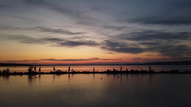 People Walking Fishing Place Lake Balaton Sunset — Vídeo de Stock