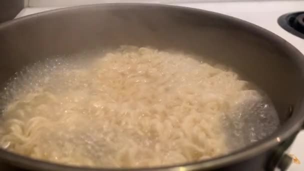 Short Clip Noodles Boiling Stgeam Coming Boiling Pot — Vídeos de Stock