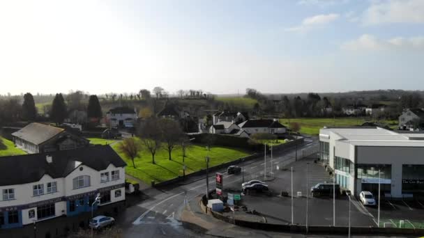 Aerial Traffic Flow Roundabout Nearby Park Shop Lot Small Town — Vídeos de Stock