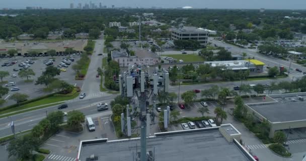 Aerial Video Cellular Tower Technicians Servicing Antennas — Wideo stockowe