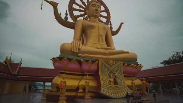 View Big Golden Buddha Statue Temple Koh Samui Thailand Mov — Αρχείο Βίντεο