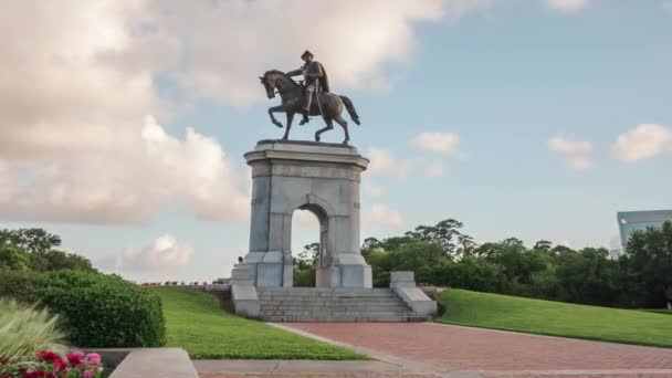 Time Lapse Cloudy Sky Sam Houston Statue Houston Texas — Video