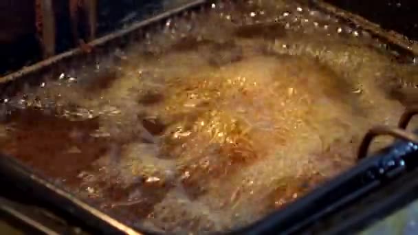 Close Cooked Crispy Roasted Chicken Being Boiled Hot Cooking Oil — Wideo stockowe