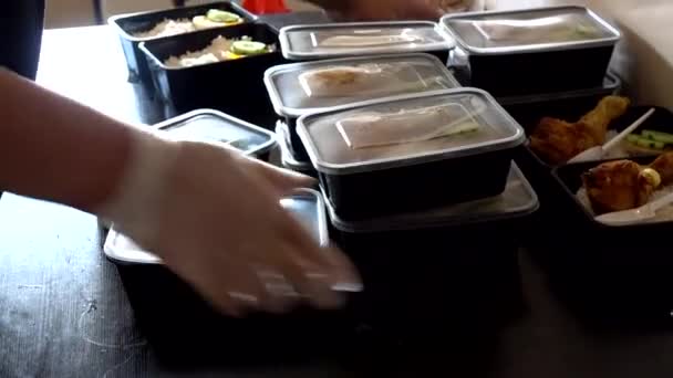 Hands Wrapping Nasi Lemak Chicken Roasted Lunchbox Container Selling Purpose — Stockvideo
