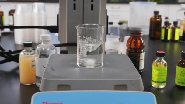 Establishing Shot Machine Science Lab Testing Chemicals Clear Glass Bottle — Stockvideo